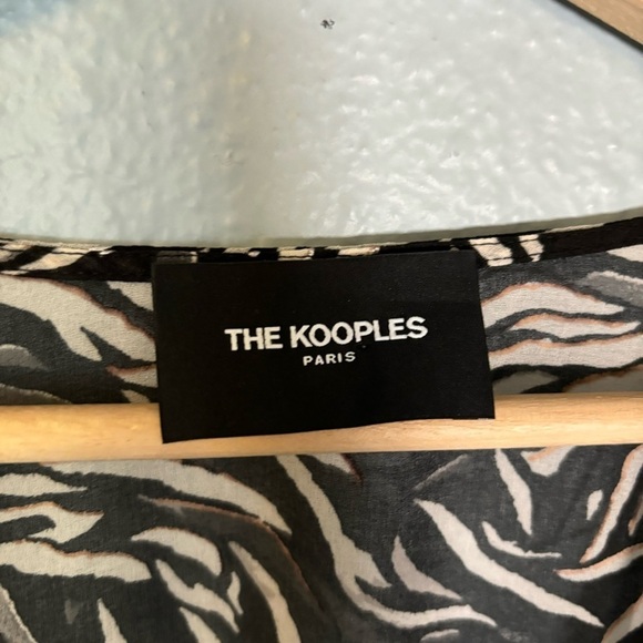 The Kooples Flowing Black and White Zebra Print Sheer V Neck‎ Blouse Size Medium - Picture 4 of 15